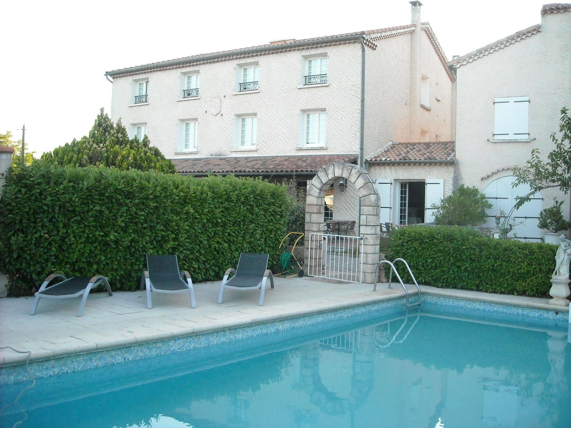 Hotel Ecusson Saint-Hilaire-de-Brethmas Exterior photo